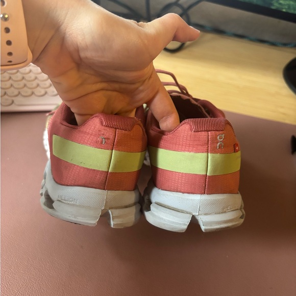 OnCloud cloud flow women’s road runner size 6 - Picture 2 of 4